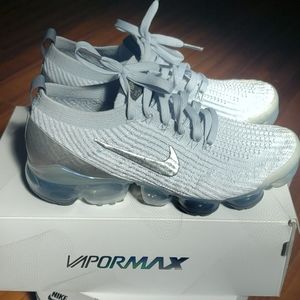Womans nike air vapormax flyknit 3